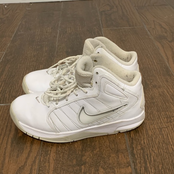 Nikes - Picture 2 of 5